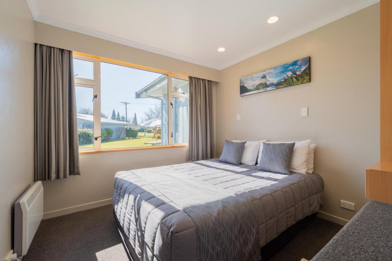 Te Anau Motel & Apartments Екстер'єр фото