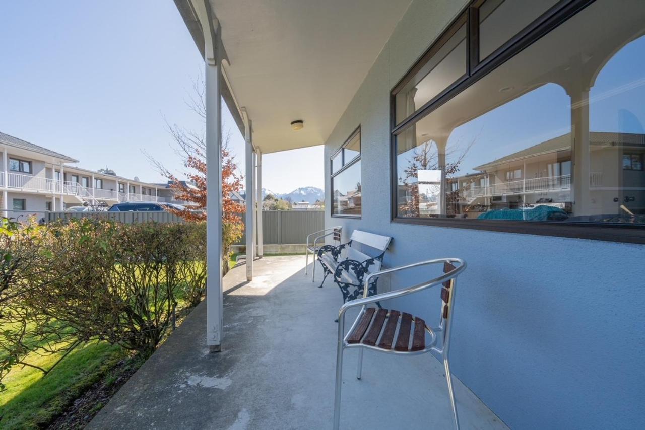 Te Anau Motel & Apartments Екстер'єр фото