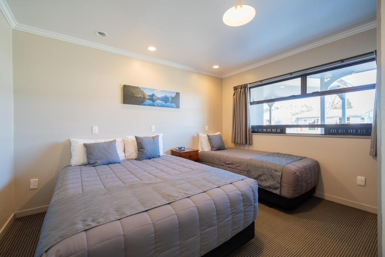 Te Anau Motel & Apartments Екстер'єр фото
