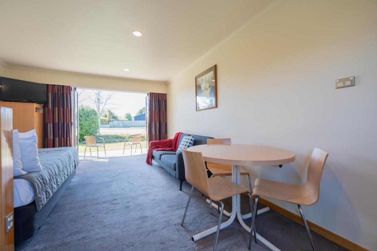 Te Anau Motel & Apartments Екстер'єр фото